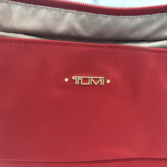 Tumi Voyageur M-Tote - Picture 5 of 8